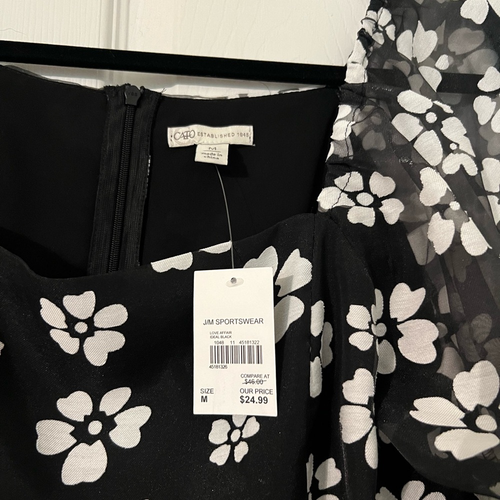 NWT- Cato Black and White Floral Blouse Sheer Sleeves Size Medium. - Picture 4 of 8